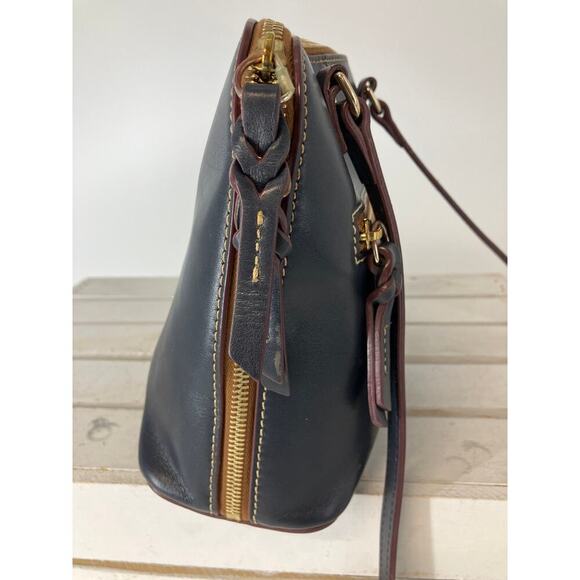 DOONEY & BOURKE, SMALL NAVY SMOOTH LEATHER CROSSBODY BAG - Picture 4 of 16